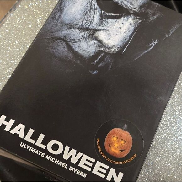 NECA Halloween Ultimate Michael Myers Action Figure - Picture 9 of 12
